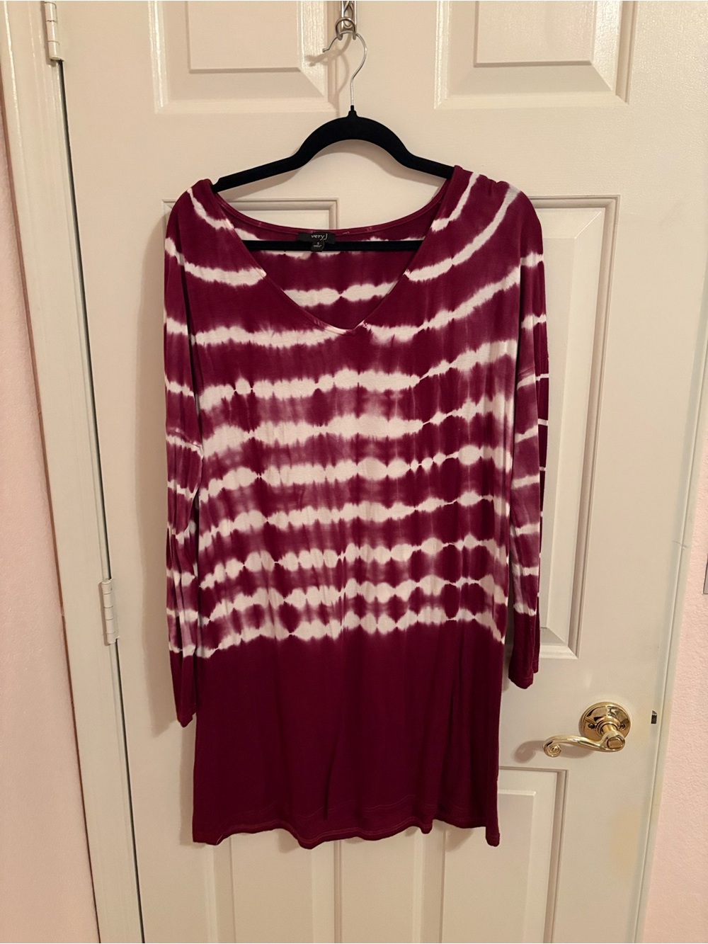 Very J Burgundy and White Tie-Dye V-Neck Long Sleeve Dress